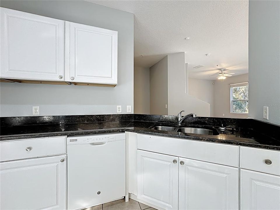 For Rent: $2,450 (3 beds, 2 baths, 1544 Square Feet)