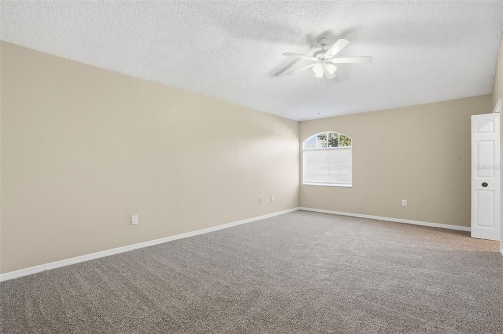 En Venta: $529,000 (5 camas, 2 baños, 3214 Pies cuadrados)