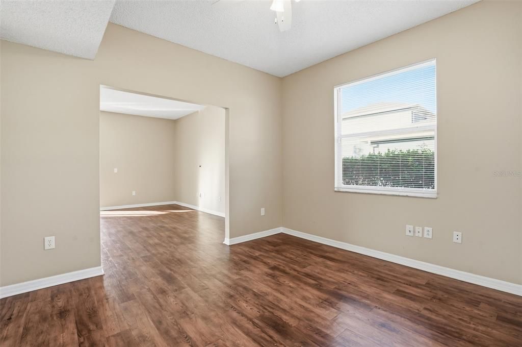 En Venta: $529,000 (5 camas, 2 baños, 3214 Pies cuadrados)