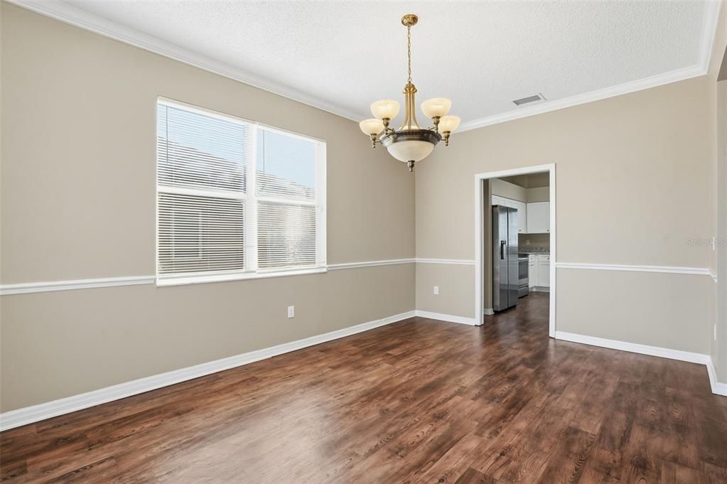 En Venta: $529,000 (5 camas, 2 baños, 3214 Pies cuadrados)