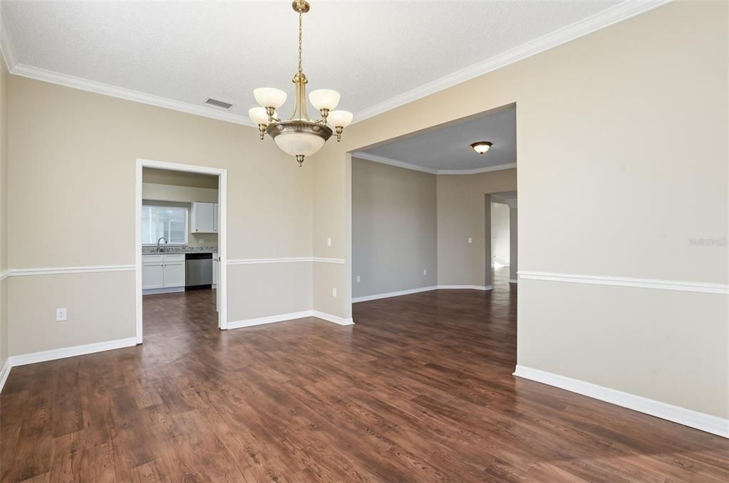 En Venta: $529,000 (5 camas, 2 baños, 3214 Pies cuadrados)