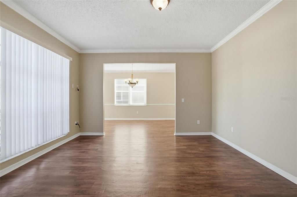 En Venta: $529,000 (5 camas, 2 baños, 3214 Pies cuadrados)