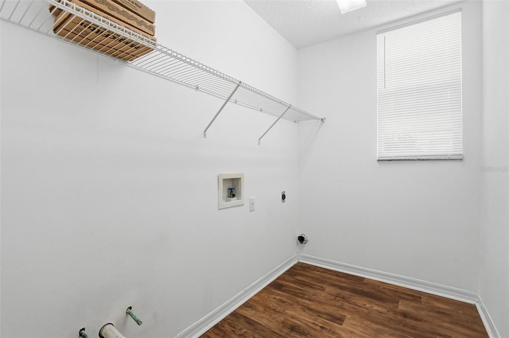 En Venta: $529,000 (5 camas, 2 baños, 3214 Pies cuadrados)