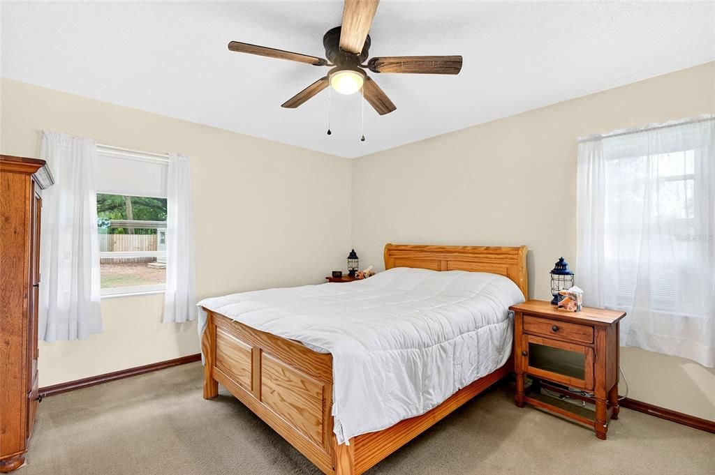 Active With Contract: $270,000 (3 beds, 2 baths, 1462 Square Feet)