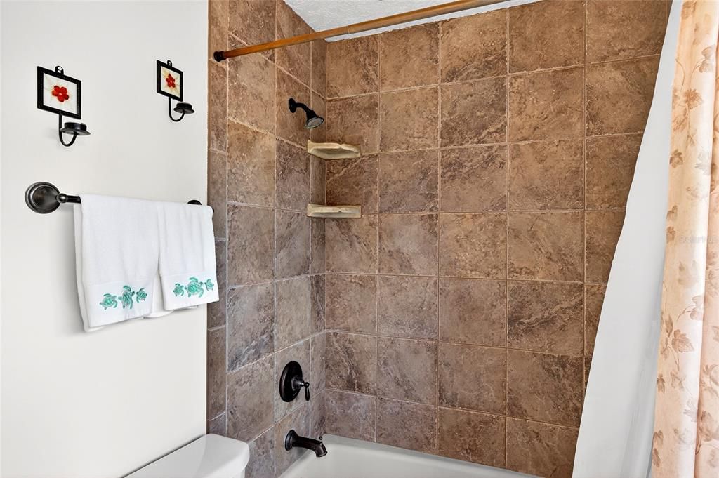 Active With Contract: $270,000 (3 beds, 2 baths, 1462 Square Feet)