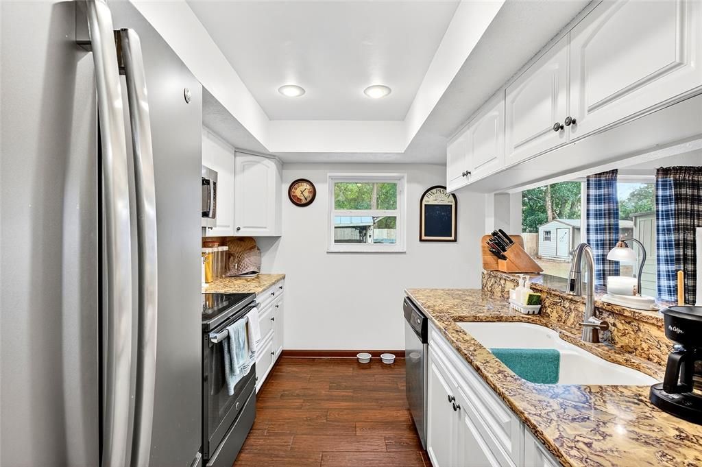 Active With Contract: $270,000 (3 beds, 2 baths, 1462 Square Feet)