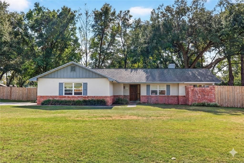 Active With Contract: $270,000 (3 beds, 2 baths, 1462 Square Feet)