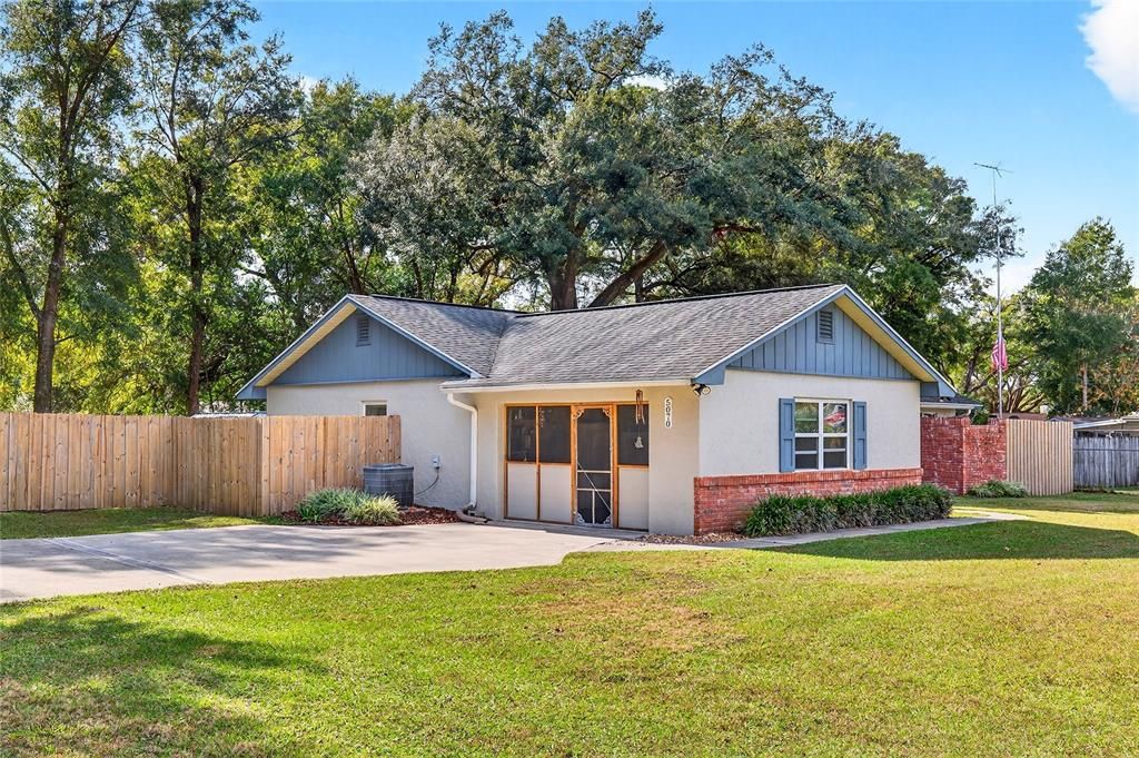 Active With Contract: $270,000 (3 beds, 2 baths, 1462 Square Feet)