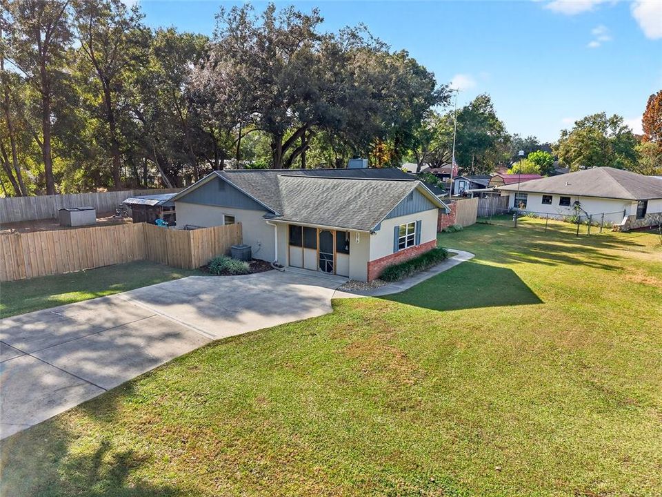 Active With Contract: $270,000 (3 beds, 2 baths, 1462 Square Feet)