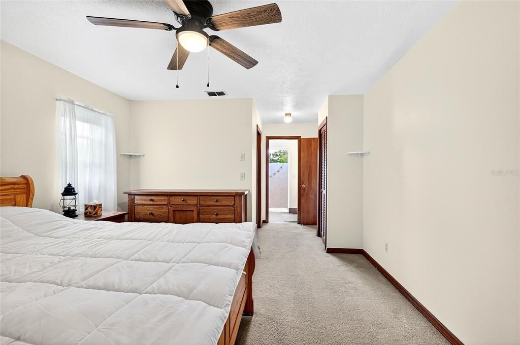 Active With Contract: $270,000 (3 beds, 2 baths, 1462 Square Feet)