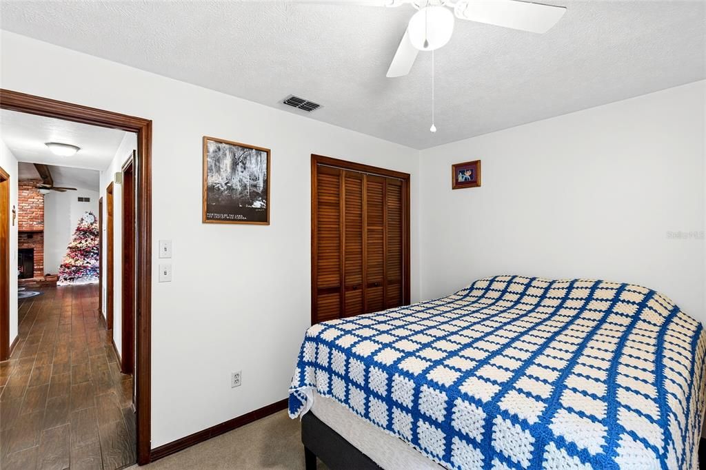 Active With Contract: $270,000 (3 beds, 2 baths, 1462 Square Feet)