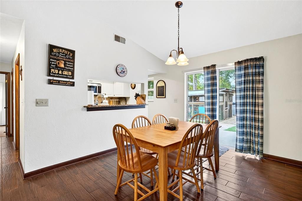 Active With Contract: $270,000 (3 beds, 2 baths, 1462 Square Feet)