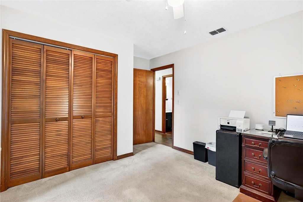 Active With Contract: $270,000 (3 beds, 2 baths, 1462 Square Feet)