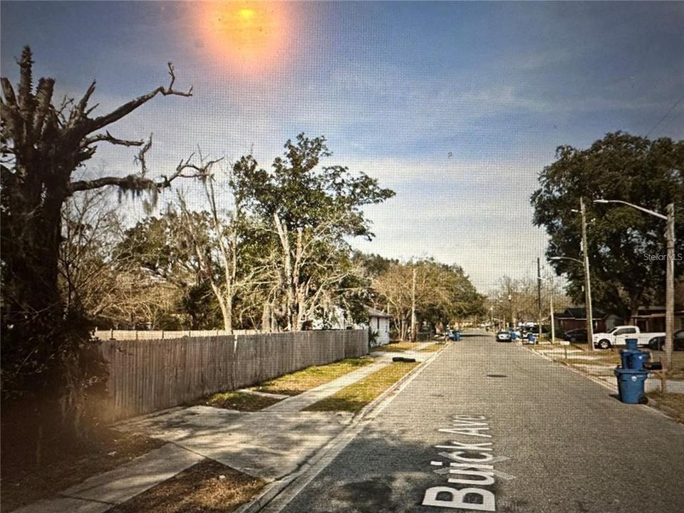 待售: $8,900 (0.13 acres)