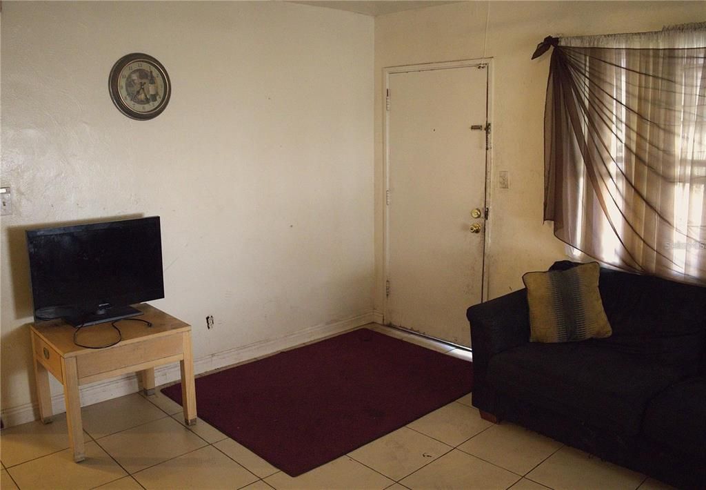 Active With Contract: $200,000 (1 beds, 1 baths, 708 Square Feet)