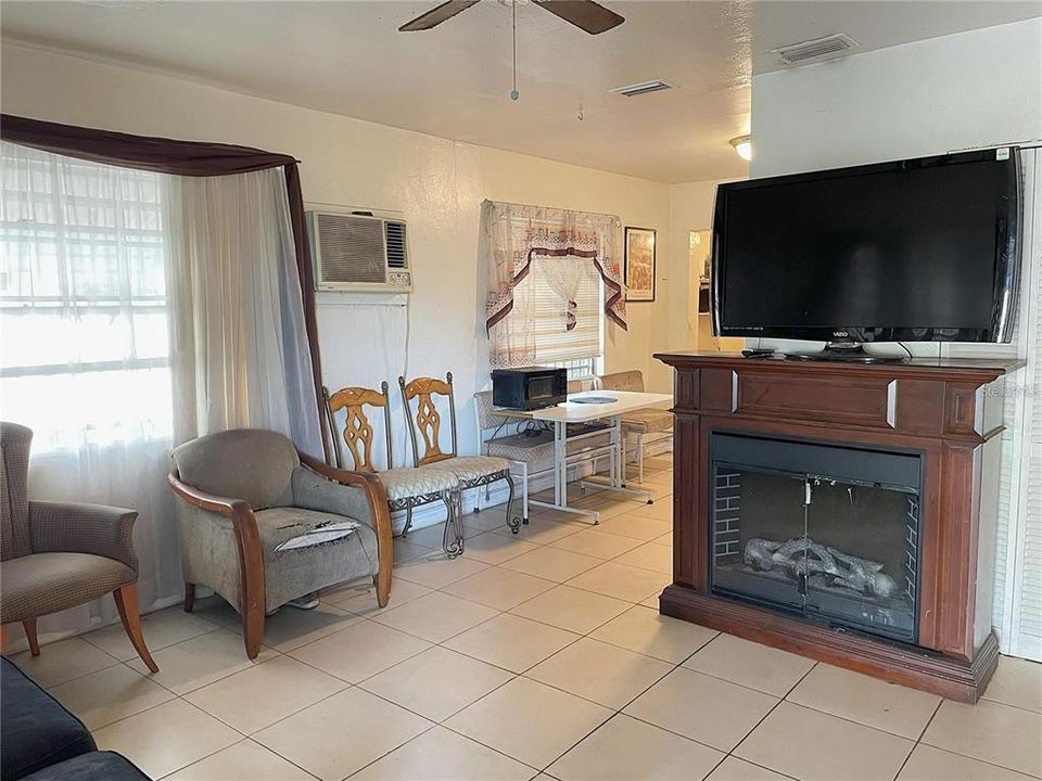 Active With Contract: $200,000 (1 beds, 1 baths, 708 Square Feet)