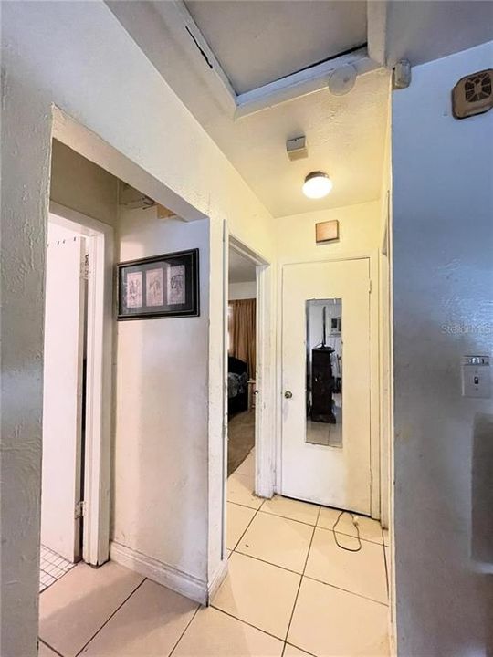 Active With Contract: $200,000 (1 beds, 1 baths, 708 Square Feet)