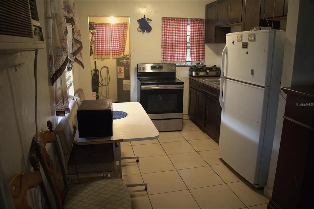 Active With Contract: $200,000 (1 beds, 1 baths, 708 Square Feet)