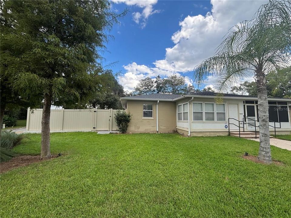 For Rent: $1,695 (2 beds, 1 baths, 958 Square Feet)