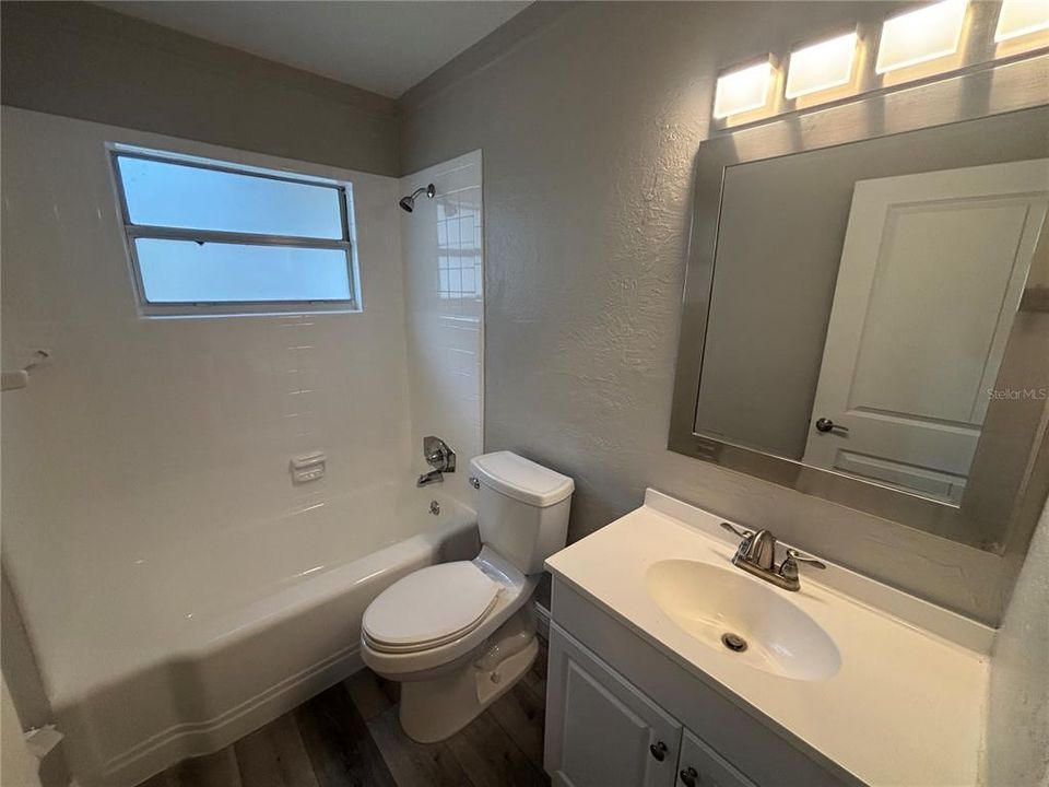 For Rent: $1,695 (2 beds, 1 baths, 958 Square Feet)