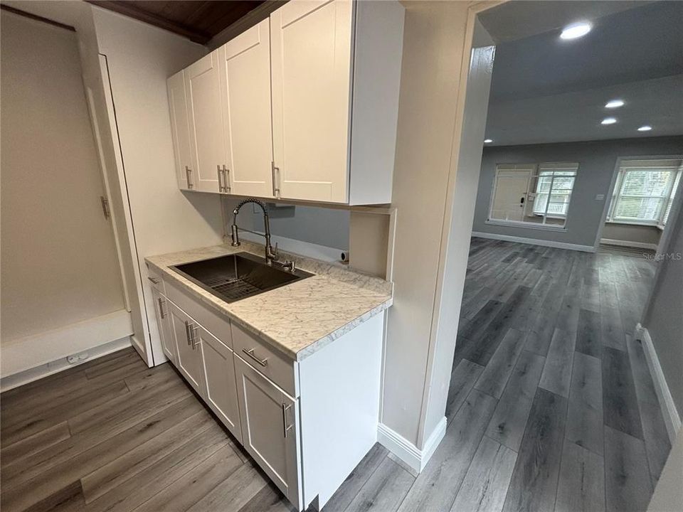 For Rent: $1,695 (2 beds, 1 baths, 958 Square Feet)