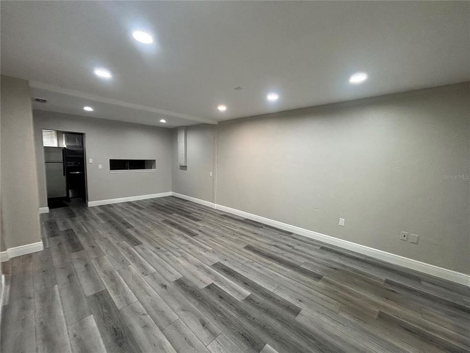 For Rent: $1,695 (2 beds, 1 baths, 958 Square Feet)