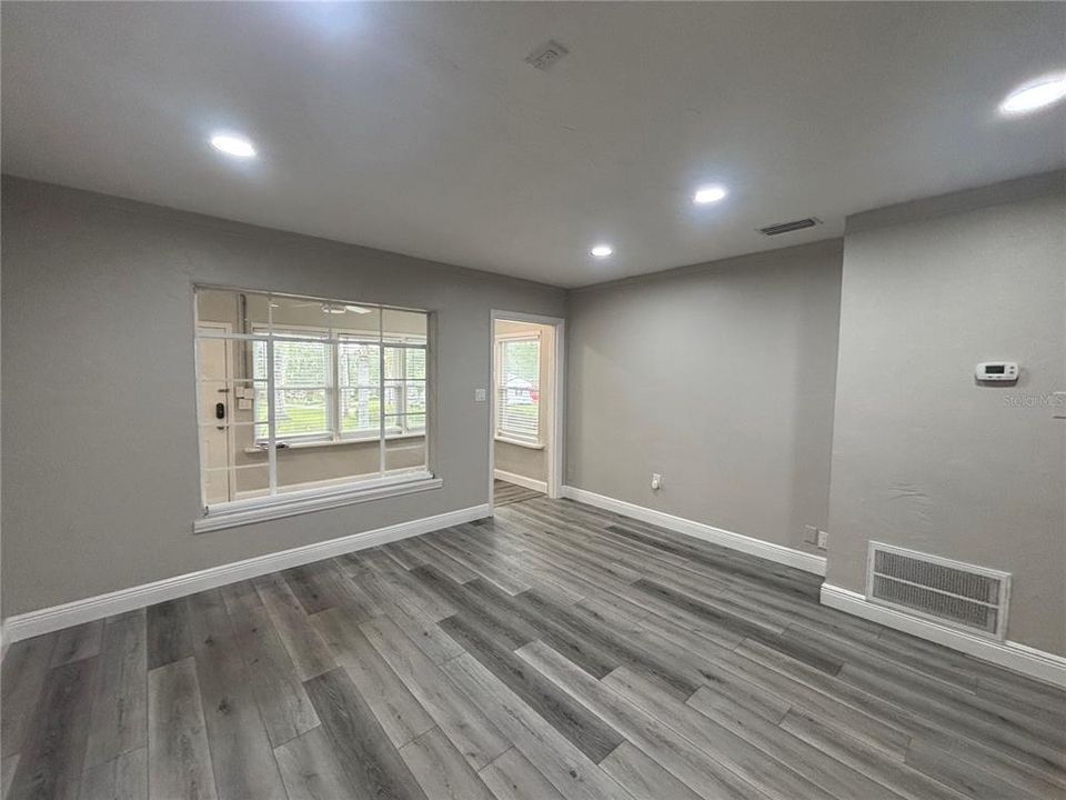 For Rent: $1,695 (2 beds, 1 baths, 958 Square Feet)