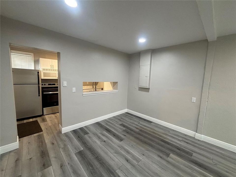 For Rent: $1,695 (2 beds, 1 baths, 958 Square Feet)