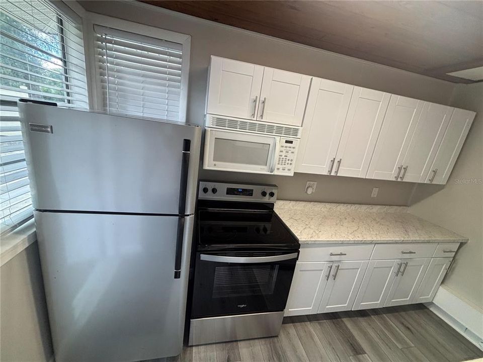 For Rent: $1,695 (2 beds, 1 baths, 958 Square Feet)