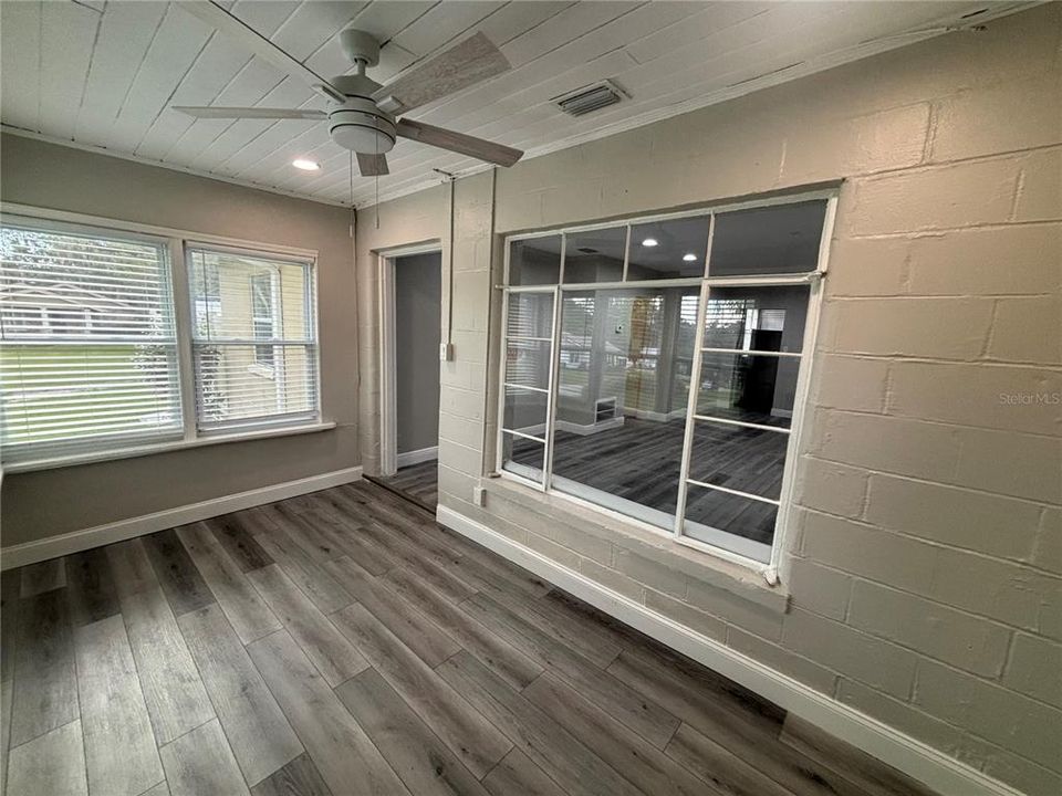 For Rent: $1,695 (2 beds, 1 baths, 958 Square Feet)