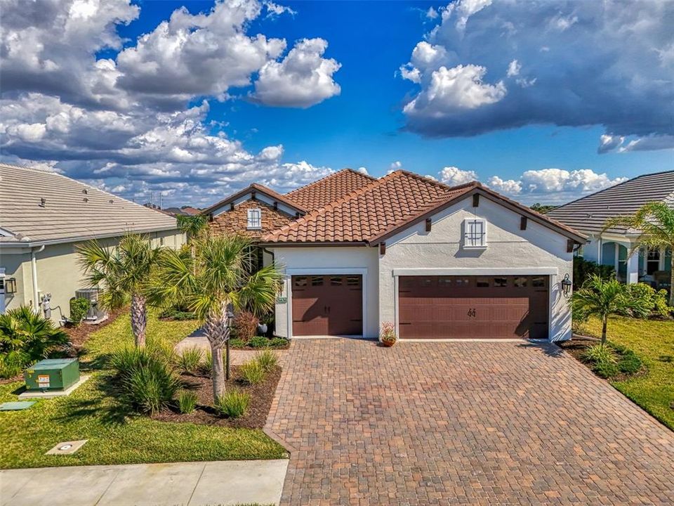 For Sale: $575,000 (3 beds, 2 baths, 2289 Square Feet)