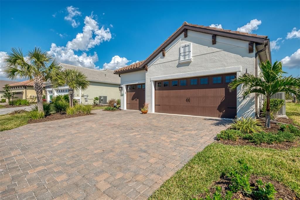 For Sale: $575,000 (3 beds, 2 baths, 2289 Square Feet)