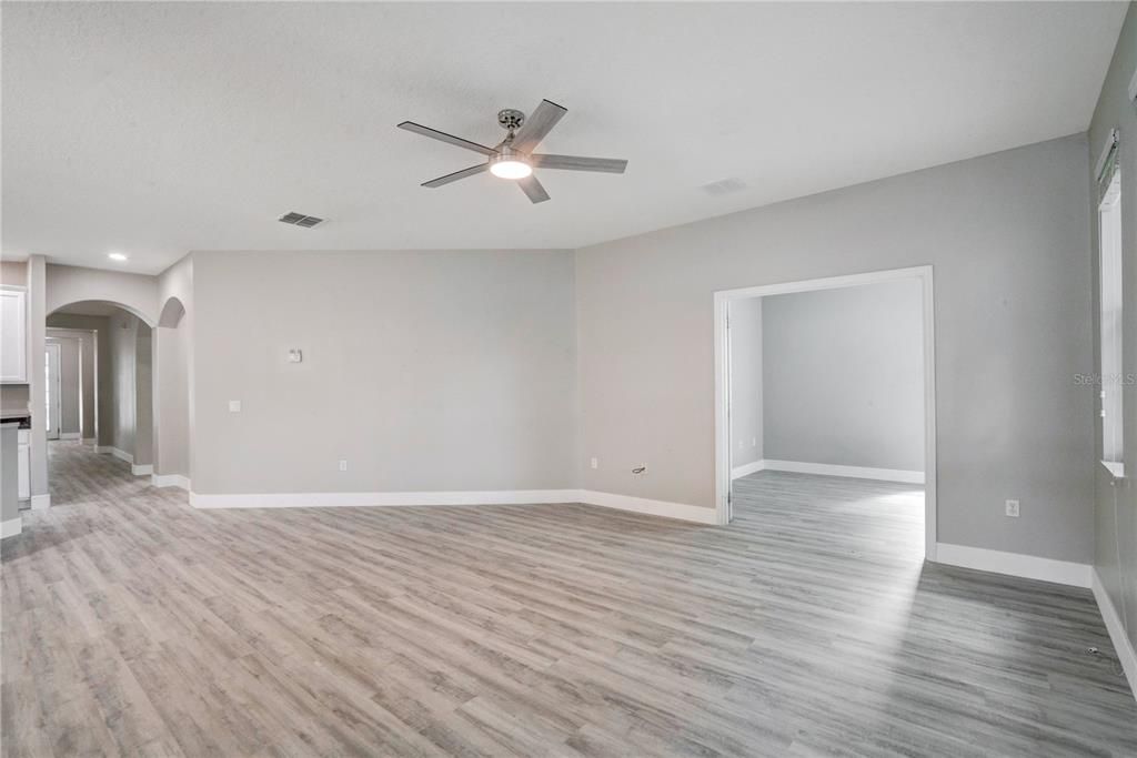 For Sale: $535,000 (4 beds, 3 baths, 2345 Square Feet)