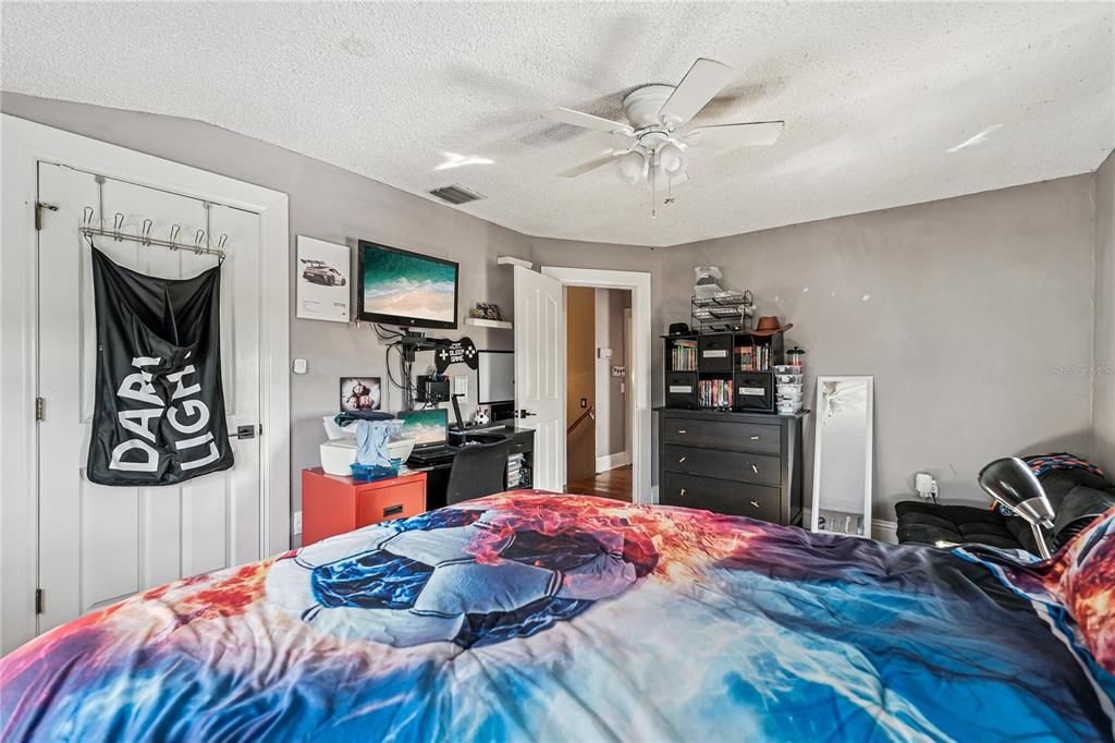 For Sale: $299,000 (5 beds, 3 baths, 1958 Square Feet)