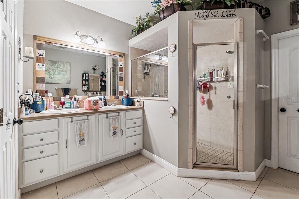 For Sale: $299,000 (5 beds, 3 baths, 1958 Square Feet)