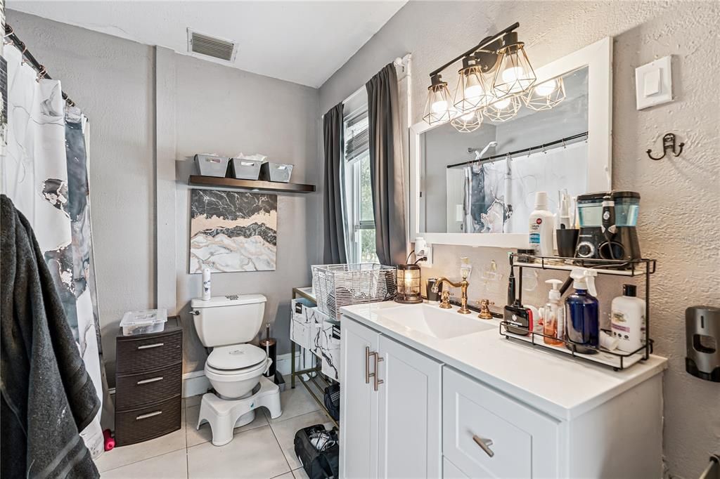 For Sale: $299,000 (5 beds, 3 baths, 1958 Square Feet)