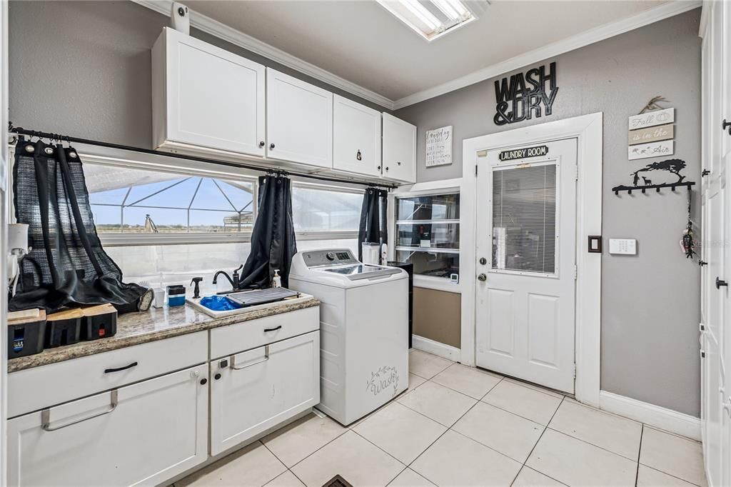 For Sale: $299,000 (5 beds, 3 baths, 1958 Square Feet)