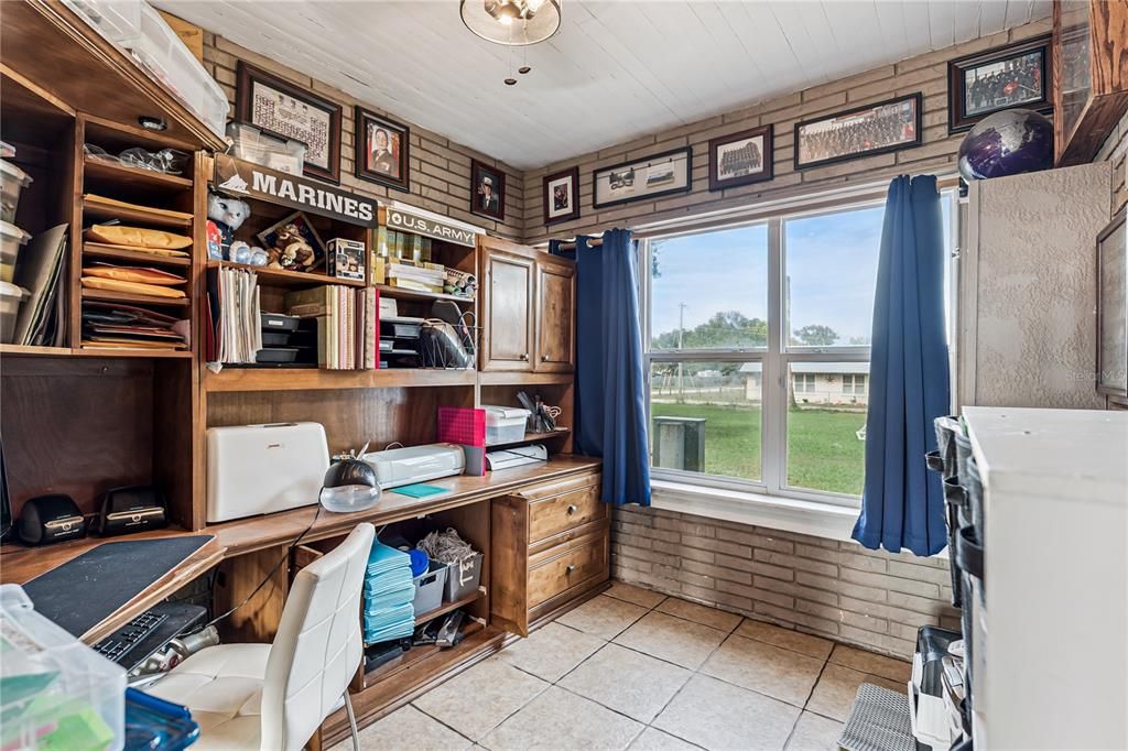 For Sale: $299,000 (5 beds, 3 baths, 1958 Square Feet)