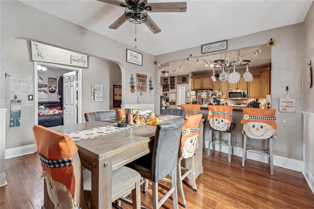 For Sale: $299,000 (5 beds, 3 baths, 1958 Square Feet)