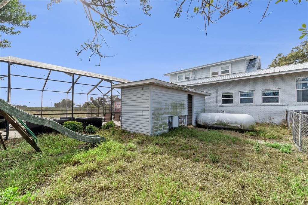 For Sale: $299,000 (5 beds, 3 baths, 1958 Square Feet)