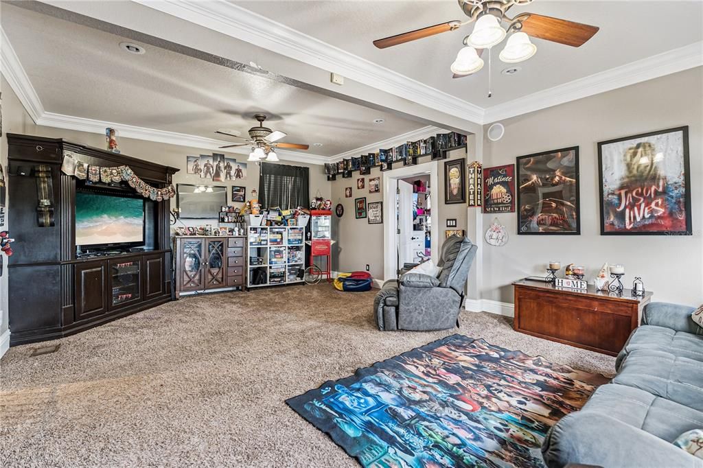 For Sale: $299,000 (5 beds, 3 baths, 1958 Square Feet)