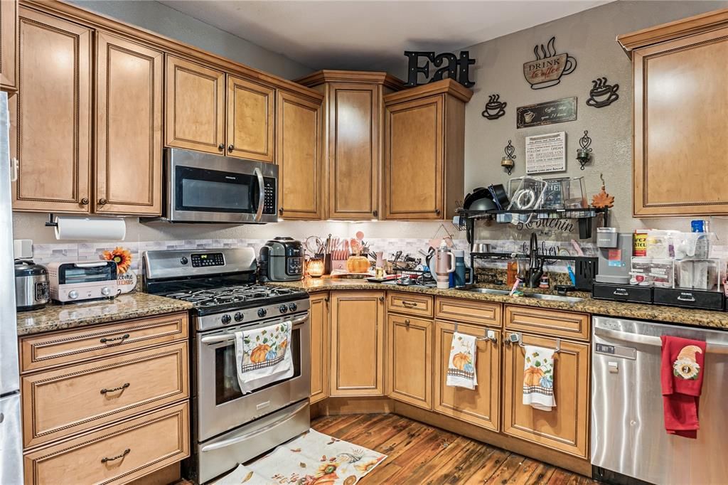 For Sale: $299,000 (5 beds, 3 baths, 1958 Square Feet)