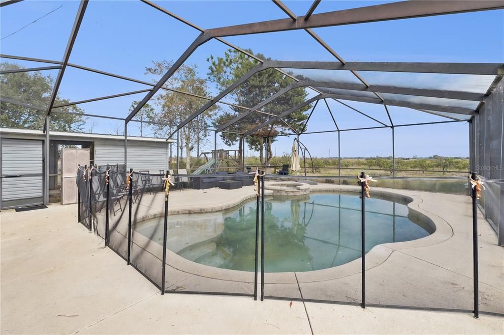 For Sale: $299,000 (5 beds, 3 baths, 1958 Square Feet)