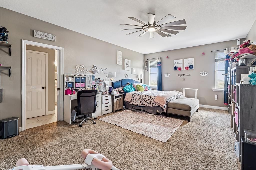 For Sale: $299,000 (5 beds, 3 baths, 1958 Square Feet)