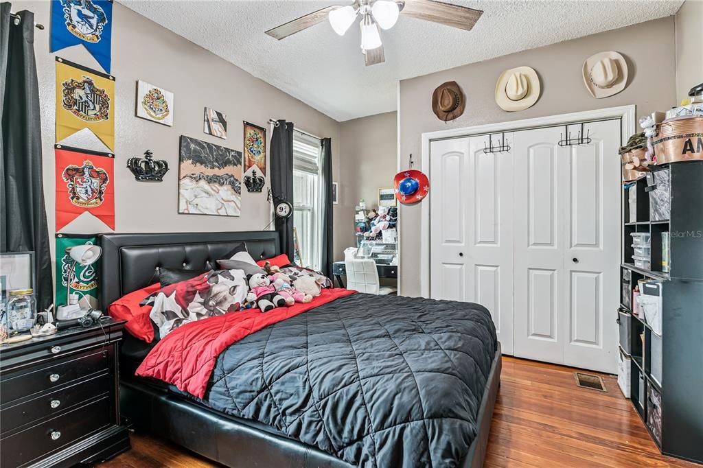 For Sale: $299,000 (5 beds, 3 baths, 1958 Square Feet)