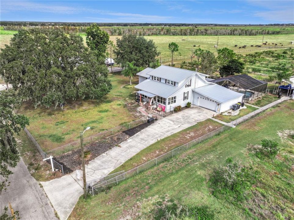 For Sale: $299,000 (5 beds, 3 baths, 1958 Square Feet)