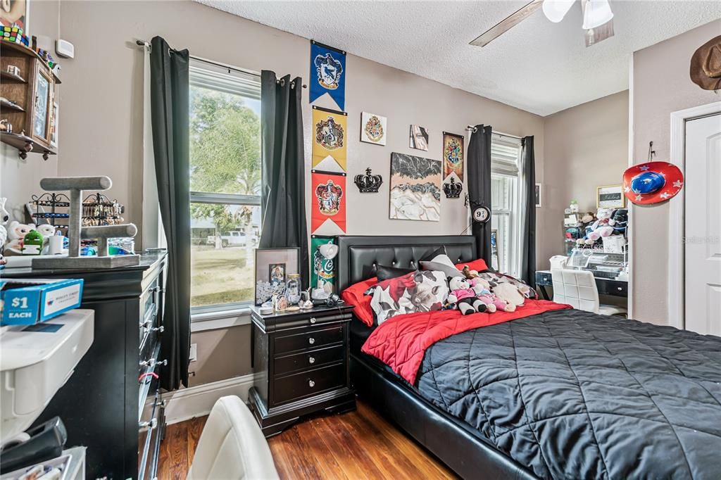 For Sale: $299,000 (5 beds, 3 baths, 1958 Square Feet)