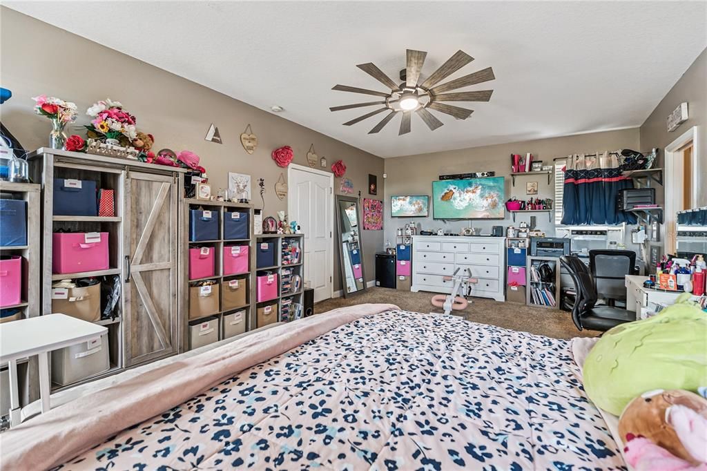 For Sale: $299,000 (5 beds, 3 baths, 1958 Square Feet)