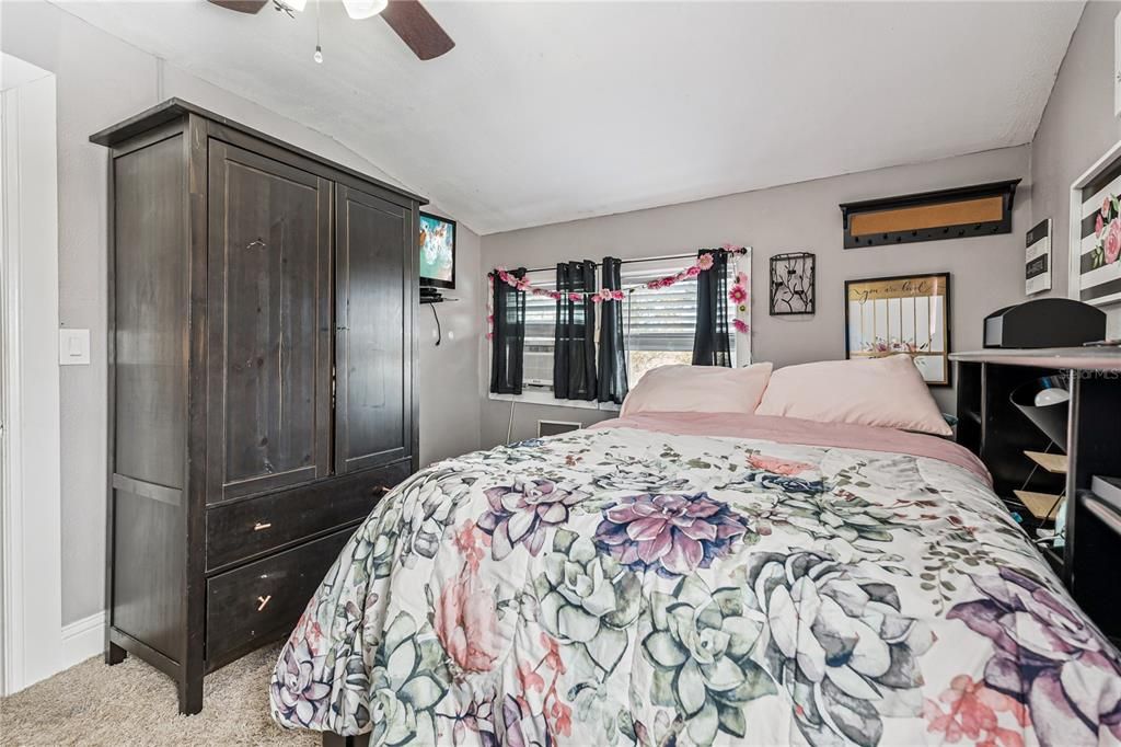 For Sale: $299,000 (5 beds, 3 baths, 1958 Square Feet)