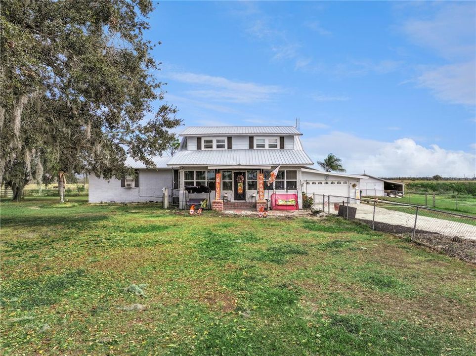 For Sale: $299,000 (5 beds, 3 baths, 1958 Square Feet)